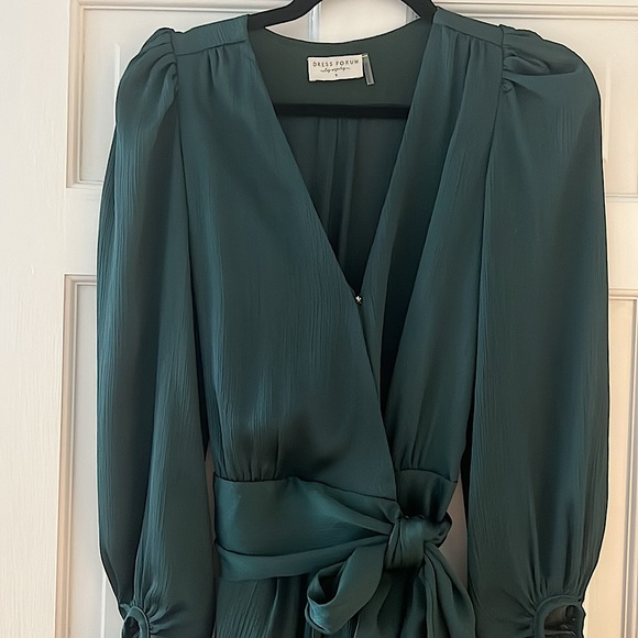 Bow Waisted Woman’s Mini Dress - Picture 2 of 2